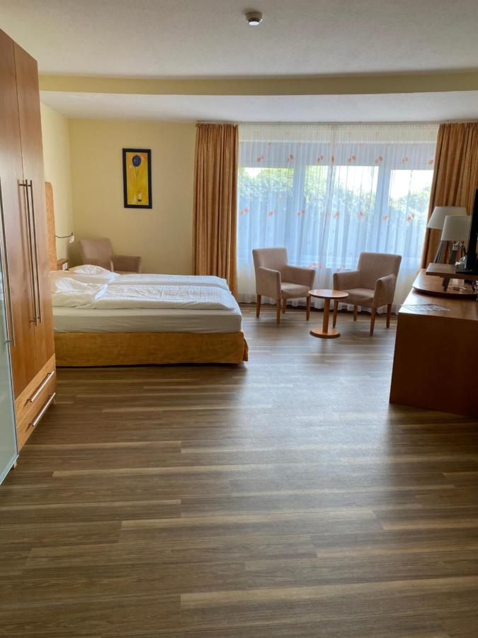 Nordseehotel Benser Hof Am Hafen 벤세르시엘 외부 사진