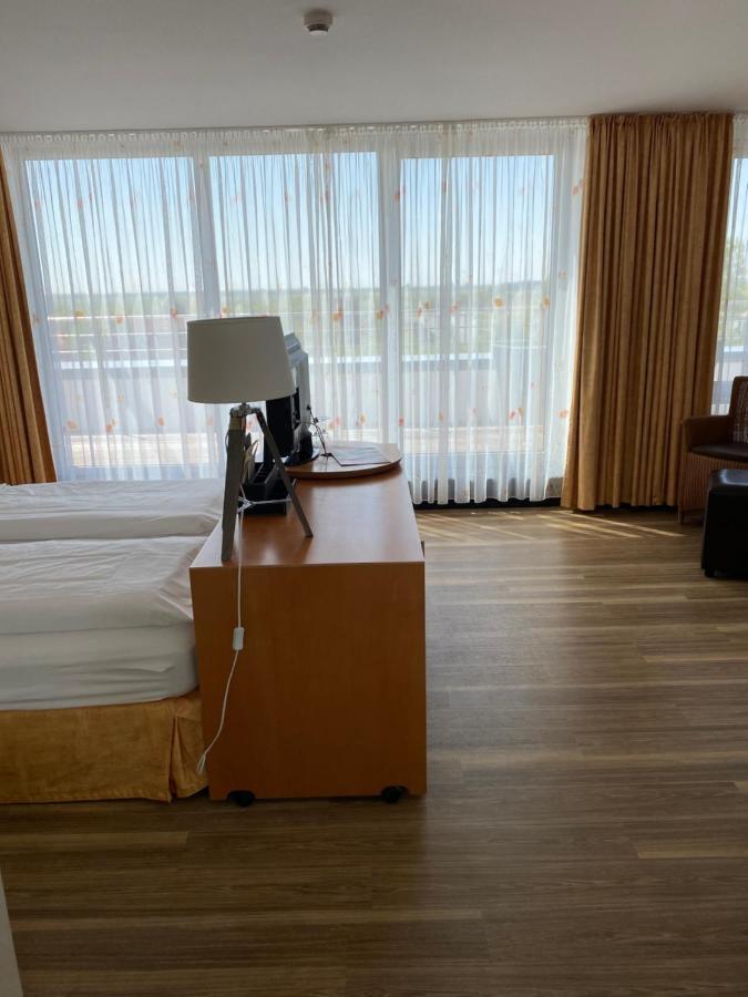 Nordseehotel Benser Hof Am Hafen 벤세르시엘 외부 사진