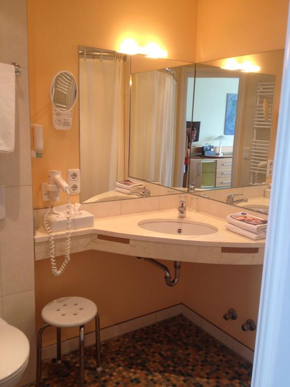 Nordseehotel Benser Hof Am Hafen 벤세르시엘 객실 사진