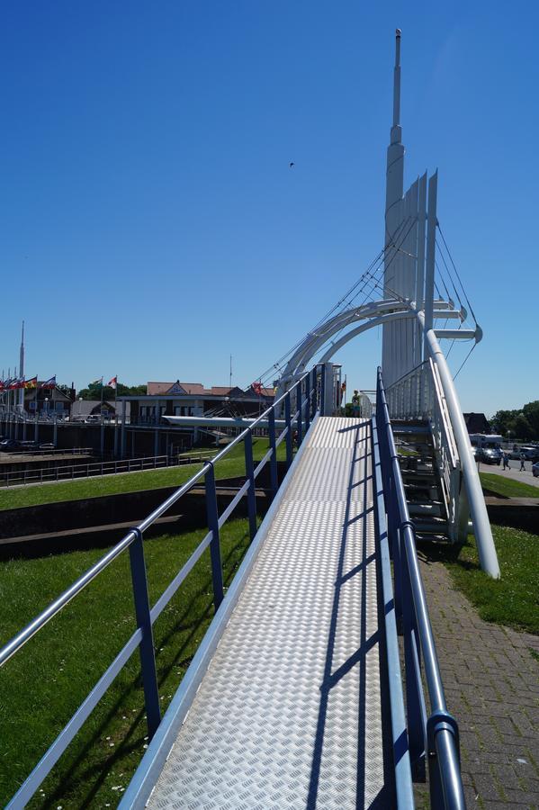 Nordseehotel Benser Hof Am Hafen 벤세르시엘 외부 사진