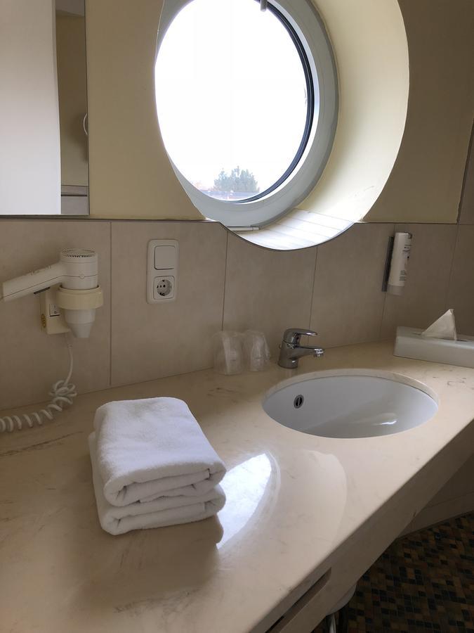 Nordseehotel Benser Hof Am Hafen 벤세르시엘 외부 사진