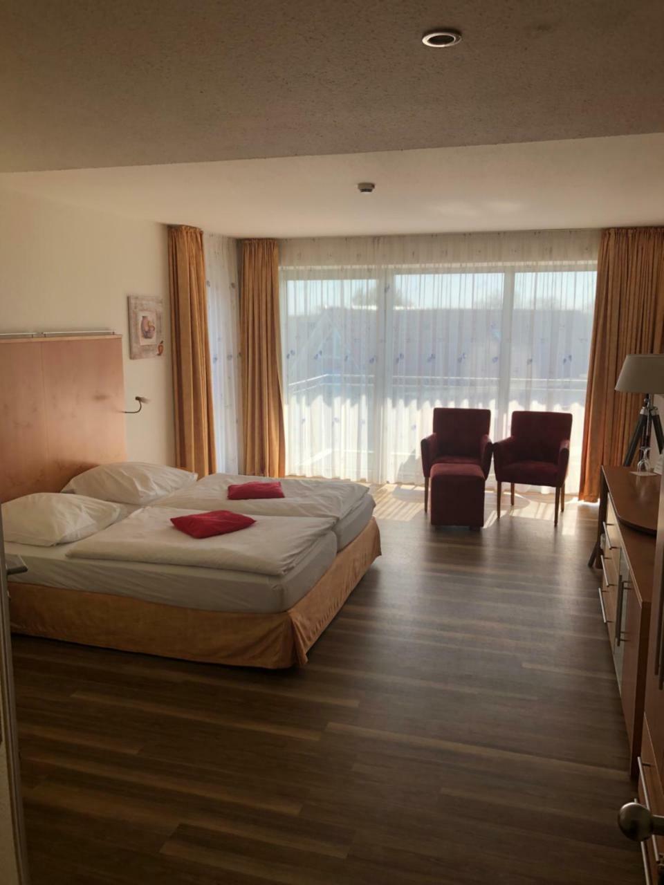 Nordseehotel Benser Hof Am Hafen 벤세르시엘 외부 사진