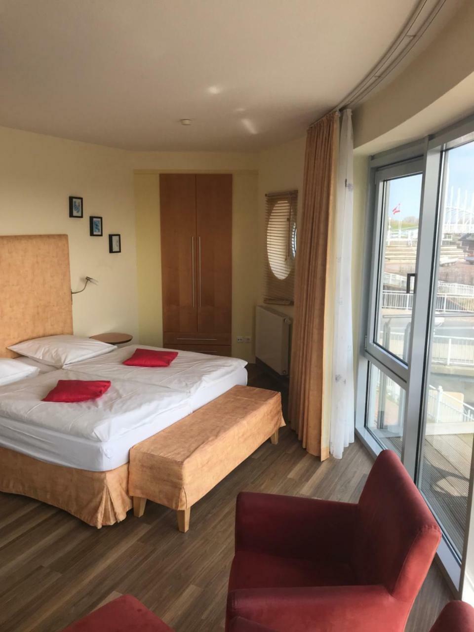 Nordseehotel Benser Hof Am Hafen 벤세르시엘 외부 사진